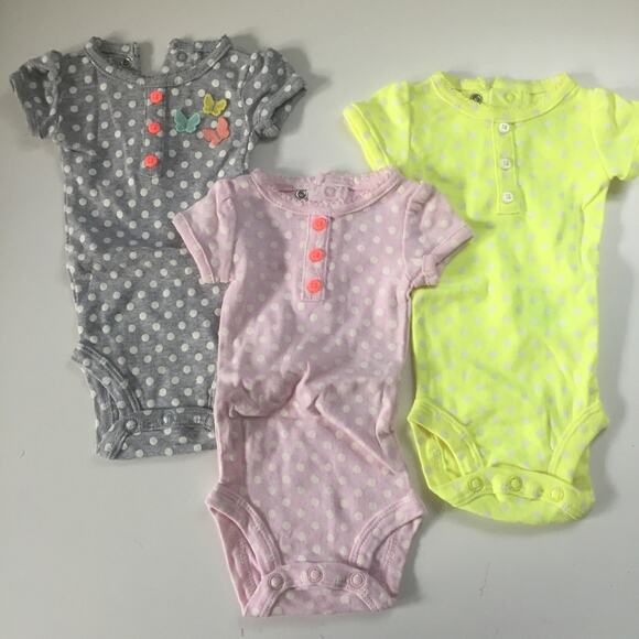 Bundle of 3 Carter’s Onesie Newborn Size One Piece Shirt Bundle Onesie Bundle - Picture 2 of 6